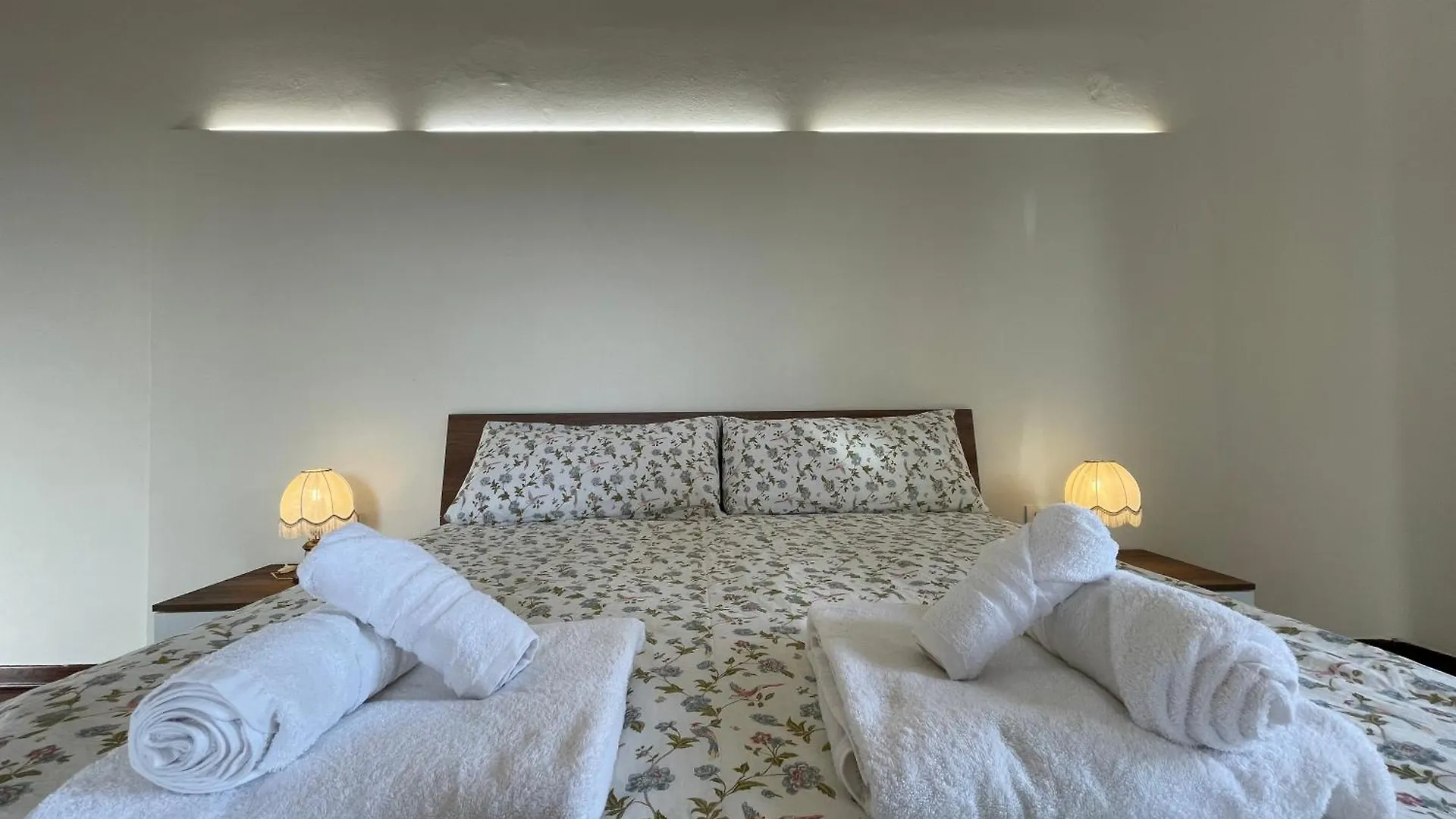 Bg Central Royal Suite Con Parcheggio - Vista Citta Alta Bergamo 0*,  Italy