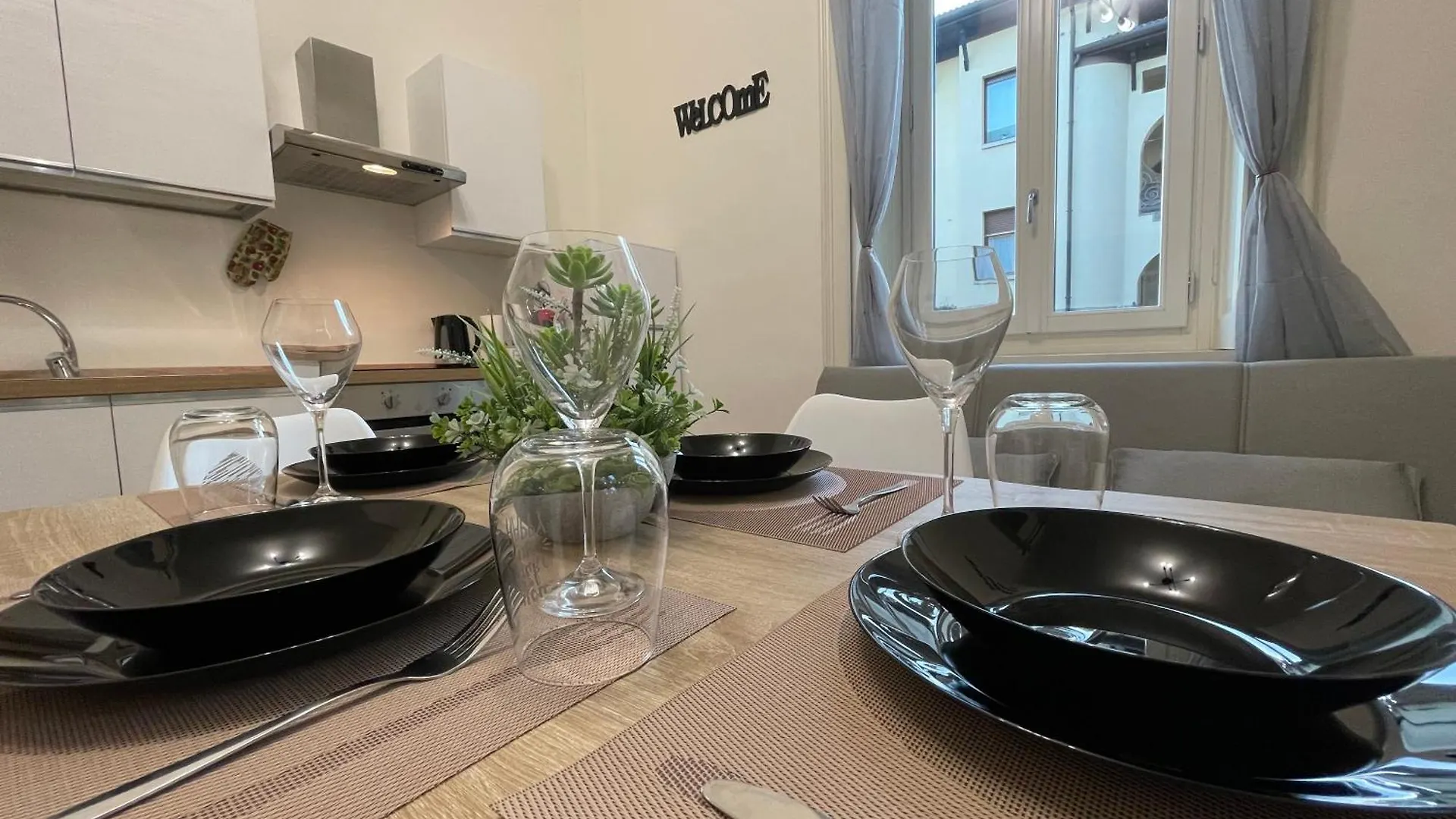 Bg Central Royal Suite Con Parcheggio - Vista Citta Alta Bergamo 0*,  Italy